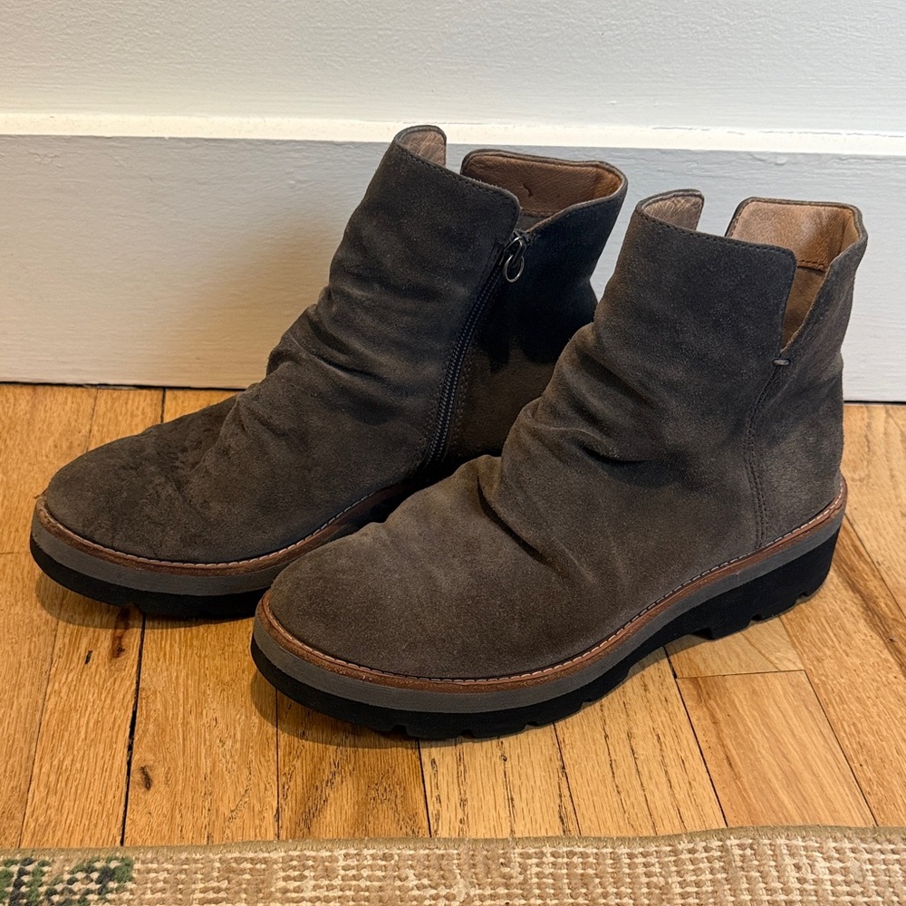 Sofft Women's Suede Boots